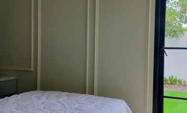 Rumah desain American Clasic dengan Balkon Full Furnished di Sidoarjo