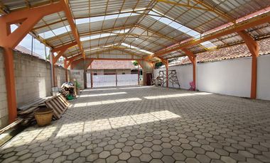 Disewakan Rumah Bangunan Baru Halaman Parkir 8 Mobil Area Purwokerto Selatan