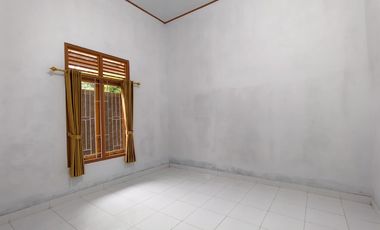 Disewakan Rumah Bangunan Baru Halaman Parkir 8 Mobil Area Purwokerto Selatan