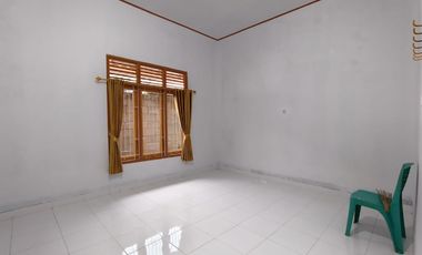 Disewakan Rumah Bangunan Baru Halaman Parkir 8 Mobil Area Purwokerto Selatan