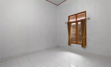 Disewakan Rumah Bangunan Baru Halaman Parkir 8 Mobil Area Purwokerto Selatan