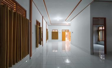 Disewakan Rumah Bangunan Baru Halaman Parkir 8 Mobil Area Purwokerto Selatan