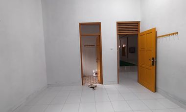 Disewakan Rumah Bangunan Baru Halaman Parkir 8 Mobil Area Purwokerto Selatan