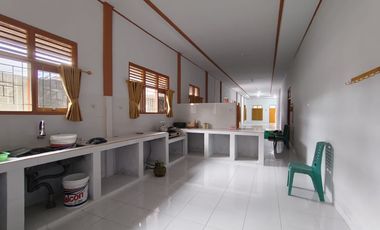 Disewakan Rumah Bangunan Baru Halaman Parkir 8 Mobil Area Purwokerto Selatan