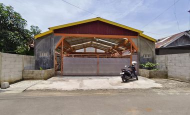 Disewakan Rumah Bangunan Baru Halaman Parkir 8 Mobil Area Purwokerto Selatan