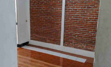 Rumah Kontrakan pinggir jalan 2 mobil di Condet