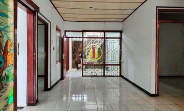 Murah! Rumah samping griya arcamanik endah