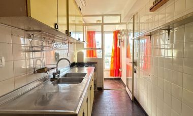 SE ALQUILA DEPARTAMENTO DOS DORMITORIOS CON COCHERA. EXCELENTE UBICACION