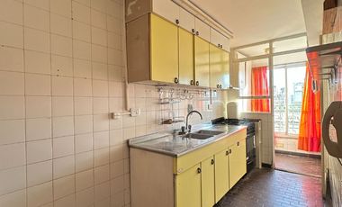 SE ALQUILA DEPARTAMENTO DOS DORMITORIOS CON COCHERA. EXCELENTE UBICACION