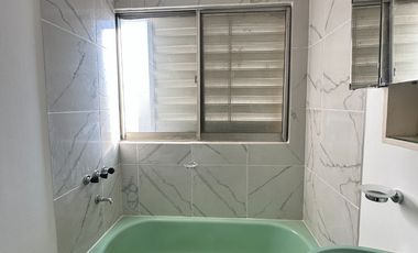 SE ALQUILA DEPARTAMENTO DOS DORMITORIOS CON COCHERA. EXCELENTE UBICACION