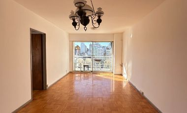 SE ALQUILA DEPARTAMENTO DOS DORMITORIOS CON COCHERA. EXCELENTE UBICACION