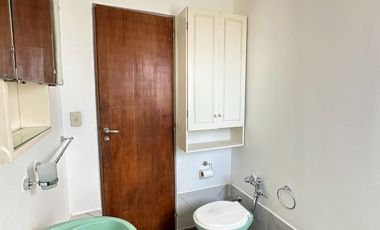 SE ALQUILA DEPARTAMENTO DOS DORMITORIOS CON COCHERA. EXCELENTE UBICACION