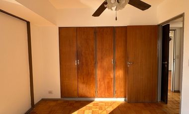 SE ALQUILA DEPARTAMENTO DOS DORMITORIOS CON COCHERA. EXCELENTE UBICACION