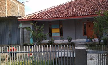 Cheap house including land near Santo Yusup Hospital, Cicadas, Bandung