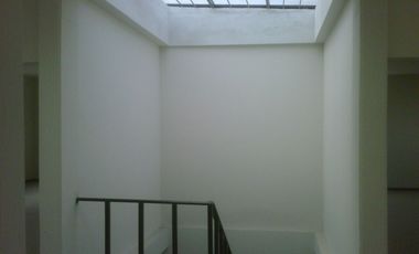 EN VENTA EDIFICIO DENTRO DE PLAZA COMERCIAL PARA BODEGA U OFICINAS