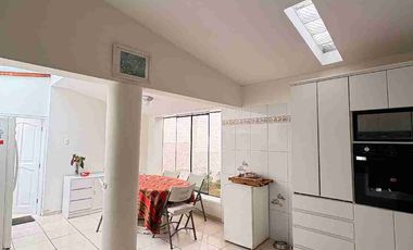 SE VENDE CASA EN EL DISTRITO DE LA MOLINA