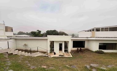 SE VENDE CASA EN EL DISTRITO DE LA MOLINA