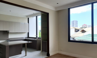 3 Storey Townhouse with 3BR and Parking FOR SALE in The Hill Townhouse San Juan City