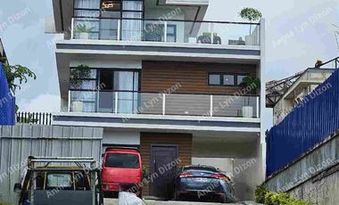 Overlooking House for sale in Teresa Heights