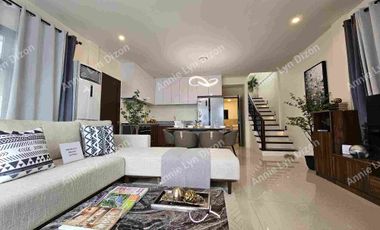 Overlooking House for sale in Teresa Heights