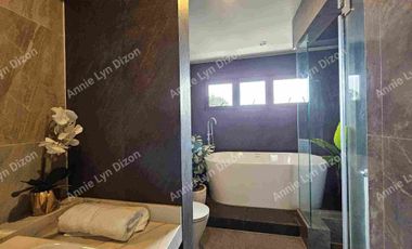 Overlooking House for sale in Teresa Heights