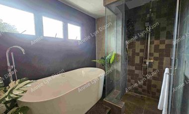 Overlooking House for sale in Teresa Heights