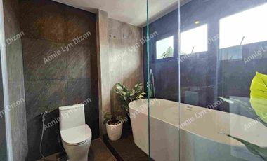 Overlooking House for sale in Teresa Heights