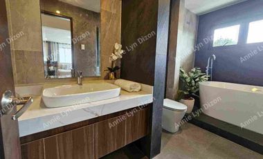 Overlooking House for sale in Teresa Heights