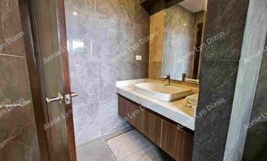 Overlooking House for sale in Teresa Heights