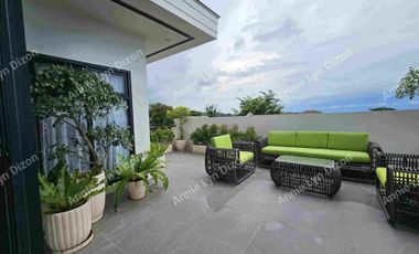 Overlooking House for sale in Teresa Heights