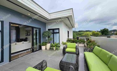 Overlooking House for sale in Teresa Heights