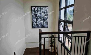 Overlooking House for sale in Teresa Heights