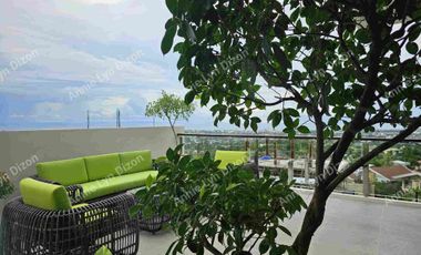 Overlooking House for sale in Teresa Heights