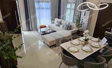 Overlooking House for sale in Teresa Heights