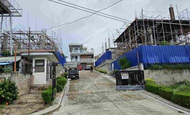 Overlooking House for sale in Teresa Heights