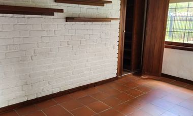 ¡Descubre tu próximo hogar en Chía! Se renta encantadora cabaña de 90m² en un ambiente totalmente campestre. Perfecta para quienes buscan tranquilidad