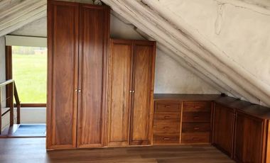 ¡Descubre tu próximo hogar en Chía! Se renta encantadora cabaña de 90m² en un ambiente totalmente campestre. Perfecta para quienes buscan tranquilidad