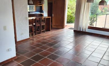 ¡Descubre tu próximo hogar en Chía! Se renta encantadora cabaña de 90m² en un ambiente totalmente campestre. Perfecta para quienes buscan tranquilidad