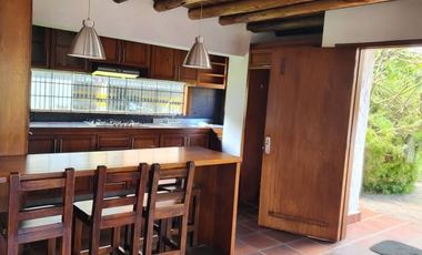 ¡Descubre tu próximo hogar en Chía! Se renta encantadora cabaña de 90m² en un ambiente totalmente campestre. Perfecta para quienes buscan tranquilidad