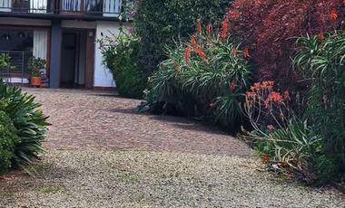 ¡Descubre tu próximo hogar en Chía! Se renta encantadora cabaña de 90m² en un ambiente totalmente campestre. Perfecta para quienes buscan tranquilidad