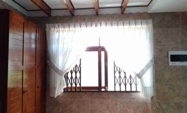 Tipo casita vista a calle con cochera vendo amplio departamento en Los Almendros La Molina. Vende SILVIA LARA REALTY