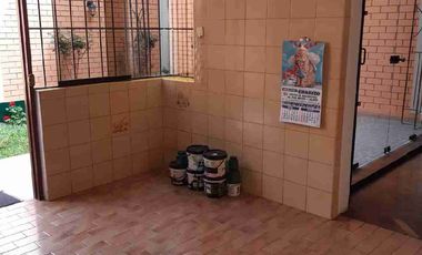 VENDO CASA FRENTE A PARQUE CERCA A LA PRE DE LIMA