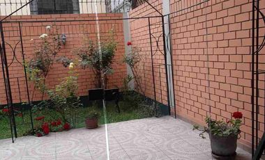 VENDO CASA FRENTE A PARQUE CERCA A LA PRE DE LIMA