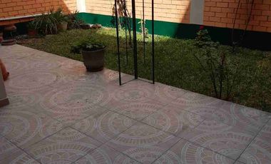 VENDO CASA FRENTE A PARQUE CERCA A LA PRE DE LIMA