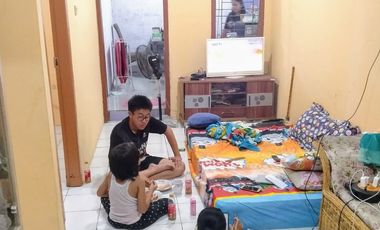 Rumah depan Lapangan