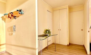 GRAN OPORTUNIDAD - Departamento 2 dormitorios 2 baños, con bodega y estacionamiento, Metro Rondizzoni, Parque O'Higgins. PRECIO MENOR AL AVALÚO FISCAL