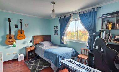 Polo Rayen, maravillosa casa  de 2 pisos en parcela en condominio seguro Colina, excelentes servicios