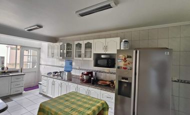 Polo Rayen, maravillosa casa  de 2 pisos en parcela en condominio seguro Colina, excelentes servicios