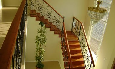 Polo Rayen, maravillosa casa  de 2 pisos en parcela en condominio seguro Colina, excelentes servicios