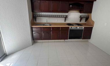 Renta casa cerca del centro, prepas y comercios